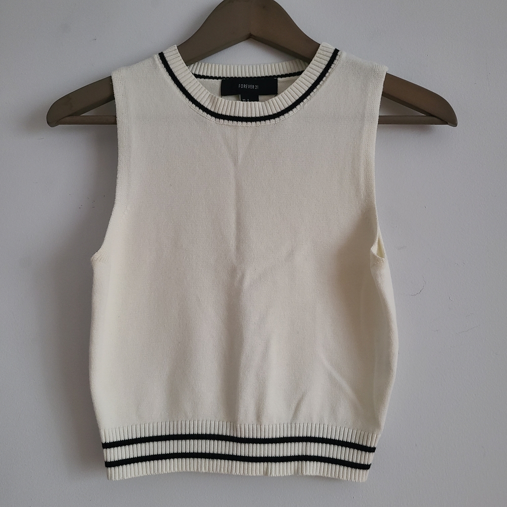 Forever 21 White Knit Top with Black Accents Size S